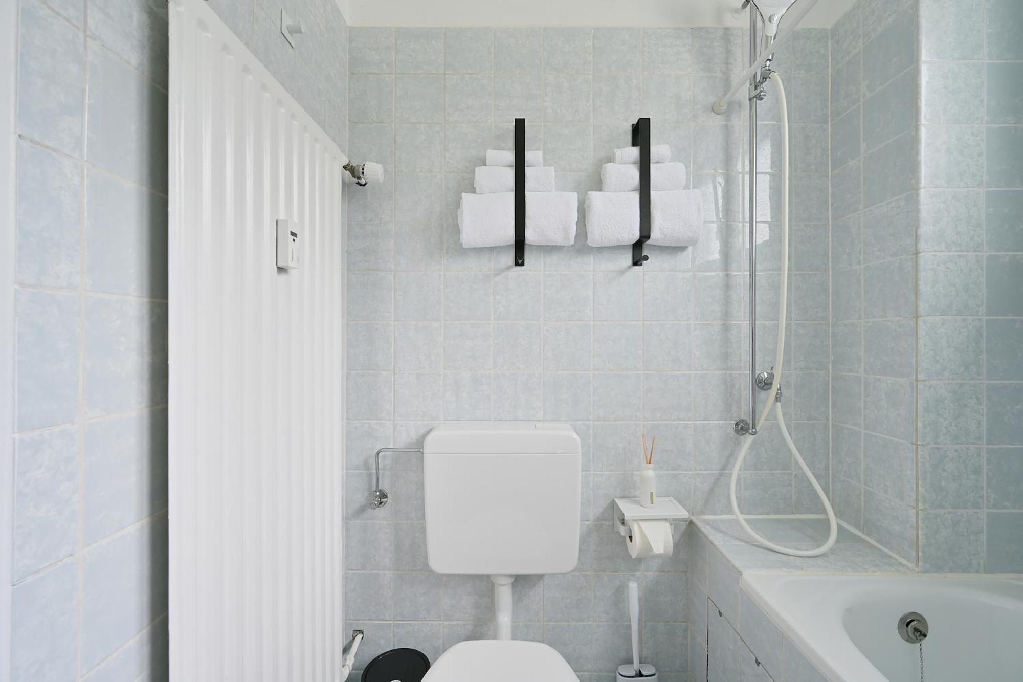 Beautiful And Stylish 1-Bedroom With Kitchen And King Size Bed ヴッパータール エクステリア 写真